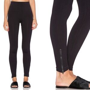 SPANX Black Seamless Side
Zip Leggings Size 1X.